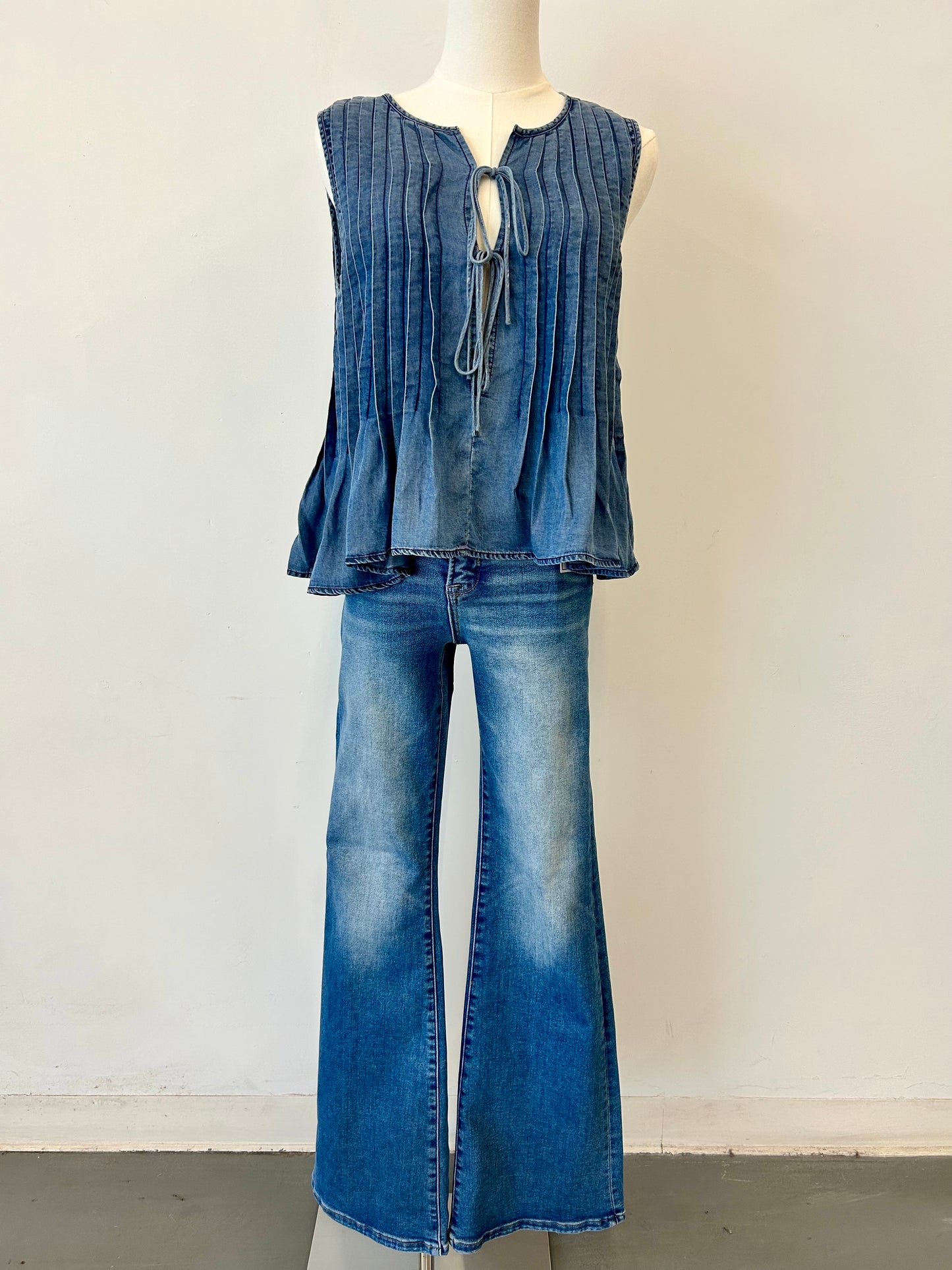 Noel Tie Top